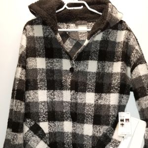 RD STYLE black & white plaid shacket/button up jacket with sherpa lined hood.